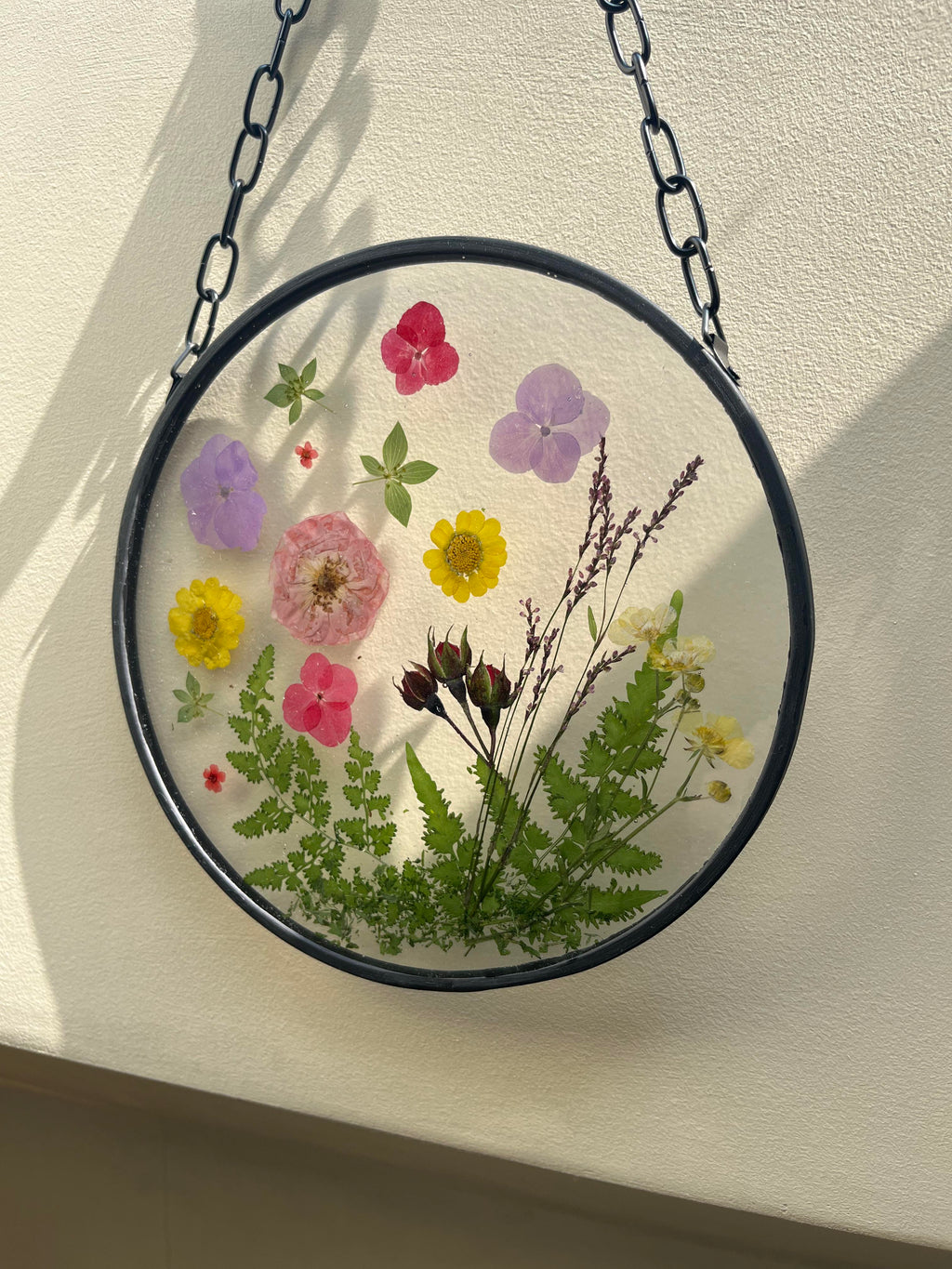 Hawaiian Tropical Pressed Flower Wall Hanging Suncatcher - 20cm Vibrant Floral Round - ALETERNE FOREVER JOYFUL