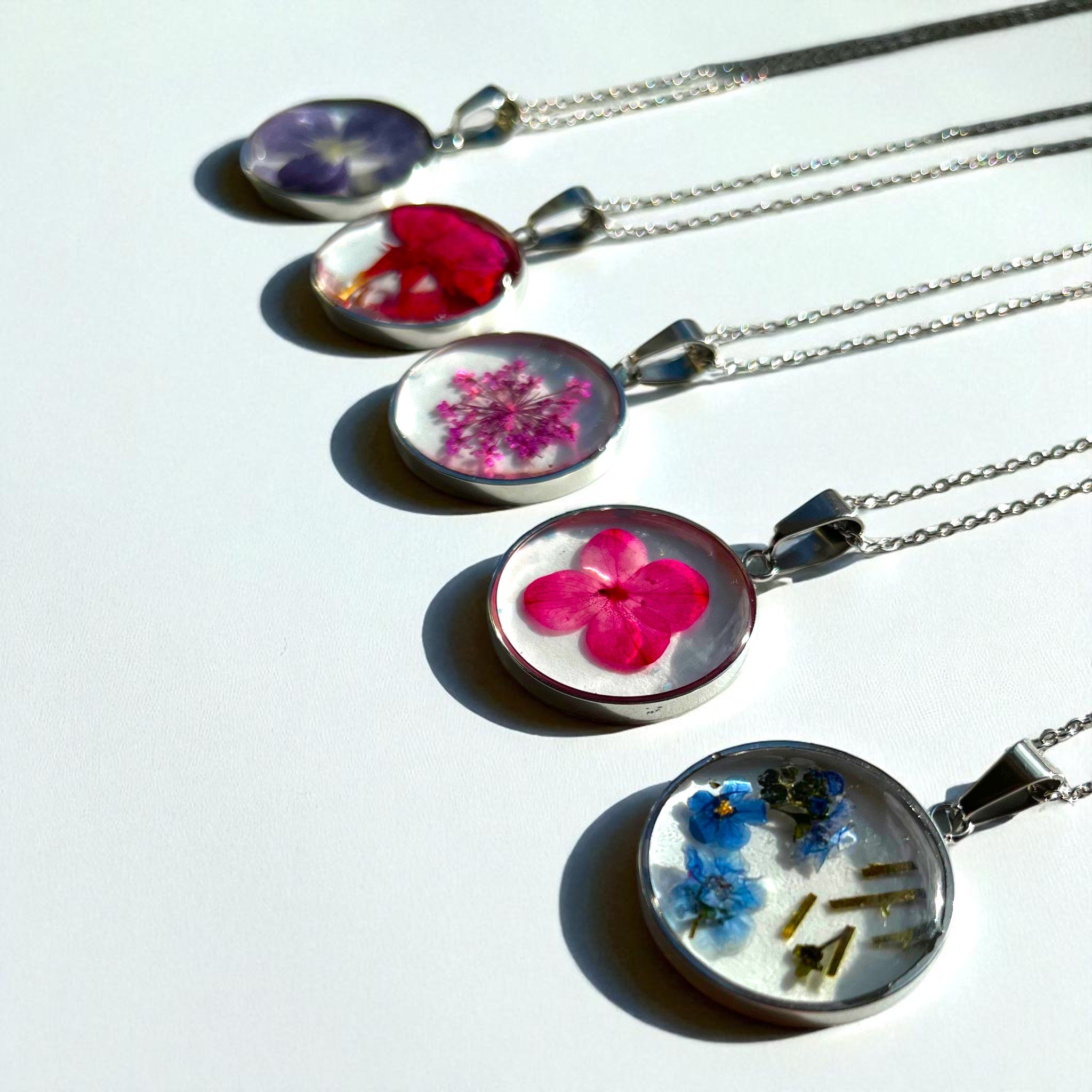 Birth Flower Necklace 12 Variants - Pressed Floral Resin Pendant, Steel/Silver/Gold Chain - ALETERNE FOREVER JOYFUL