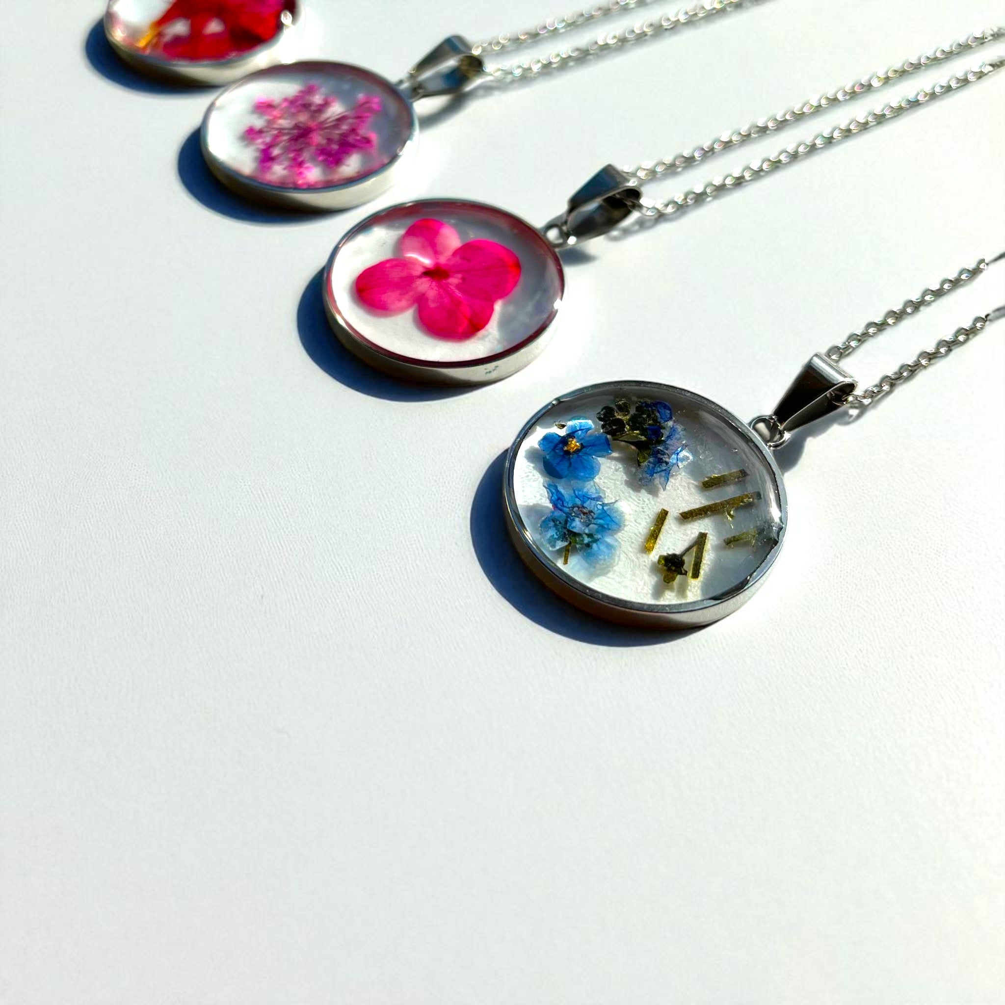 Birth Flower Necklace 12 Variants - Pressed Floral Resin Pendant, Steel/Silver/Gold Chain - ALETERNE FOREVER JOYFUL